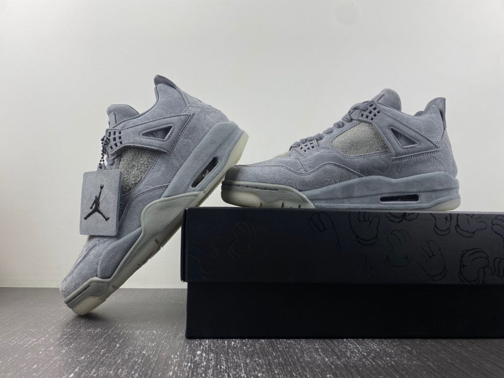 Jordan 4 KAWS x Air Jordan 4 "Cool Grey"