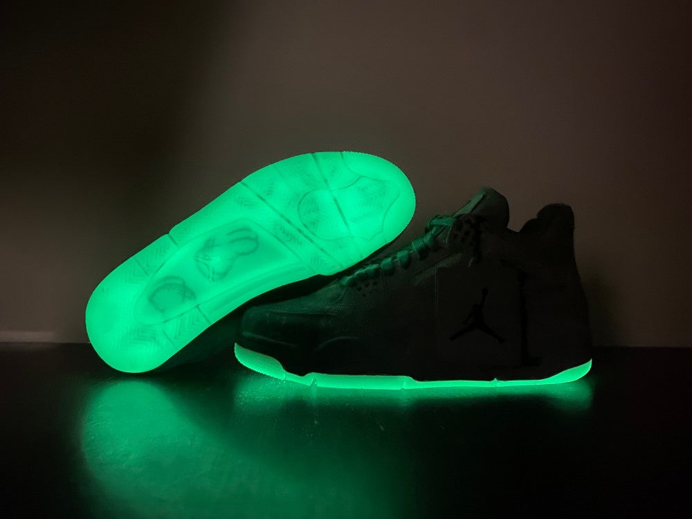 Jordan 4 KAWS x Air Jordan 4 "Cool Grey"