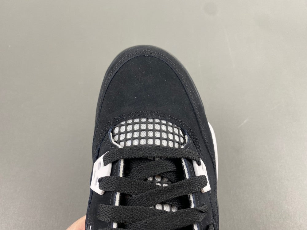 Air Jordan 4 Retro "White Thunder"