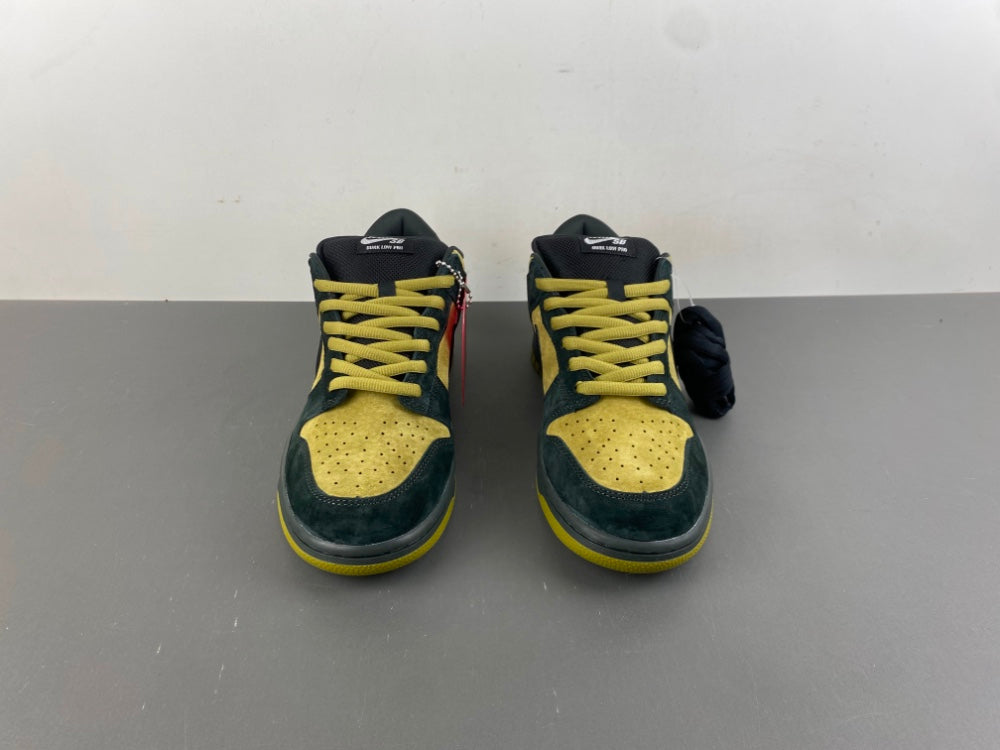 Nike SB Dunk Low "Camper Green"