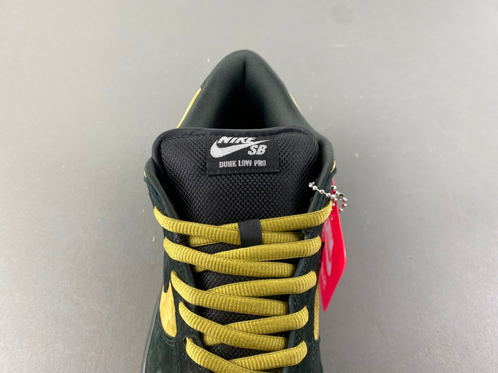 Nike SB Dunk Low "Camper Green"