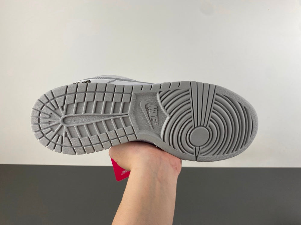 Nike SB Dunk Low Supreme 94 White/Metallic Silver