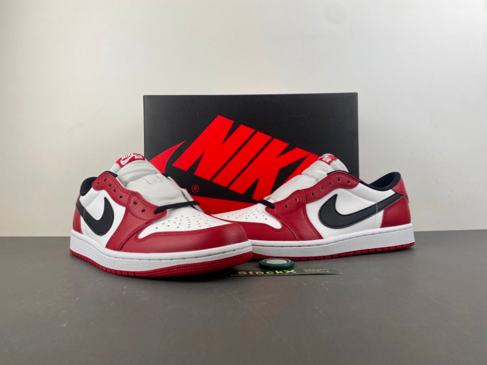 Air Jordan 1 Low OG Chicago.