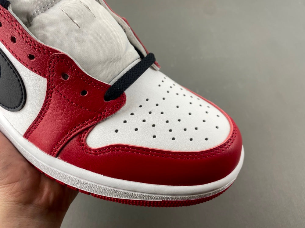 Air Jordan 1 Low OG Chicago.