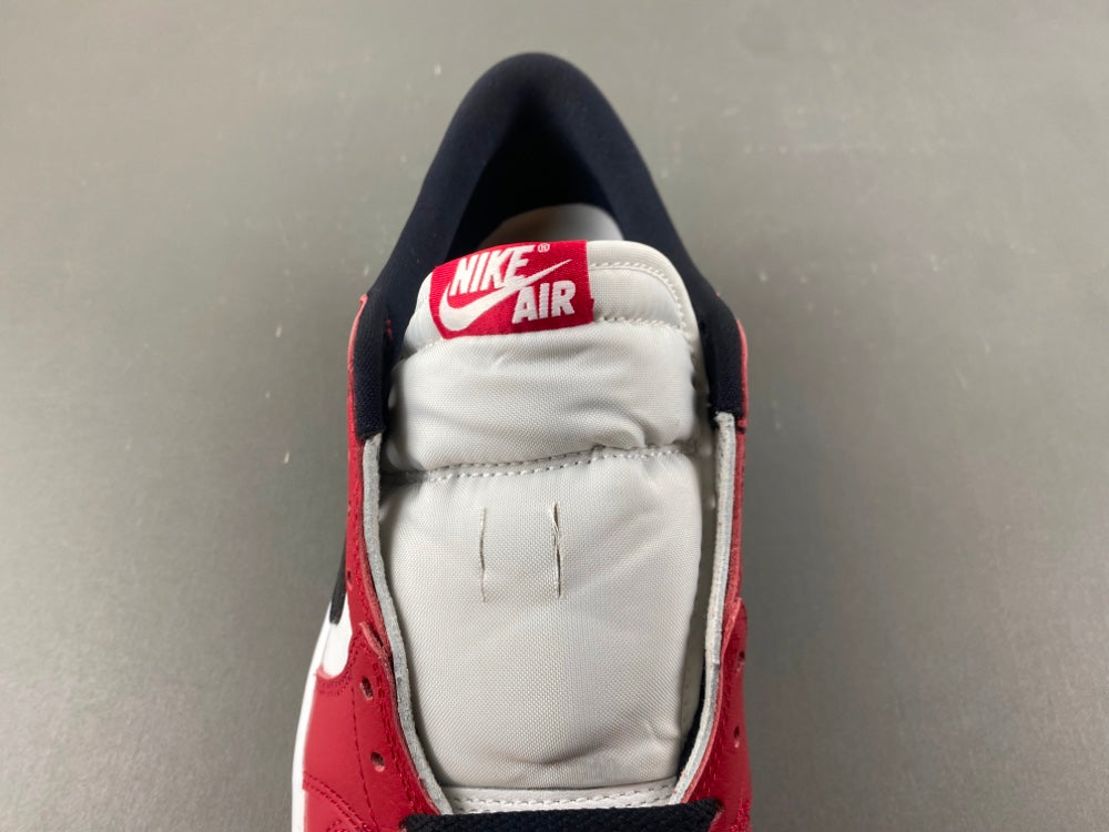 Air Jordan 1 Low OG Chicago.