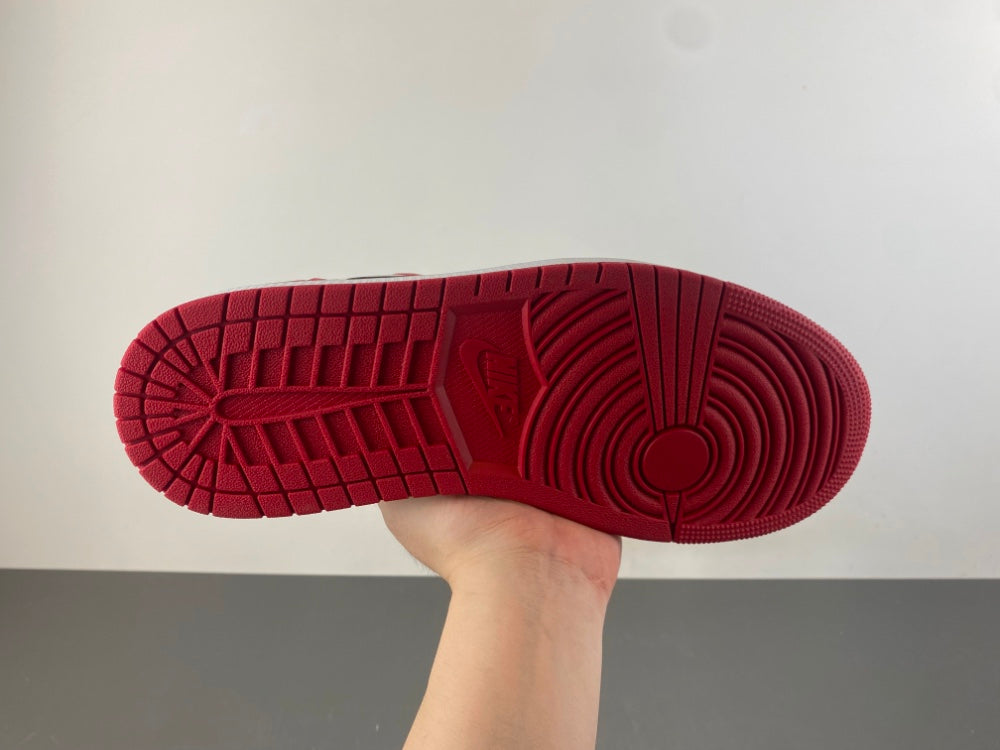 Air Jordan 1 Low OG Chicago.