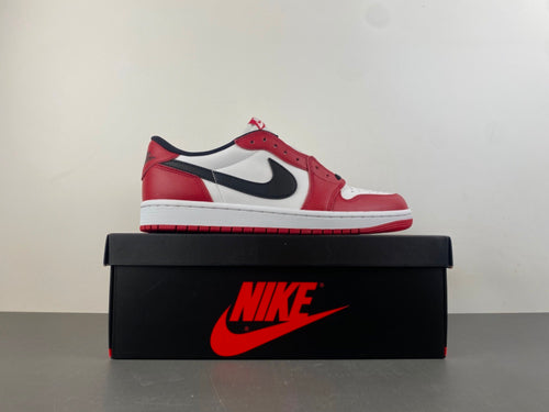 Air Jordan 1 Low OG Chicago.