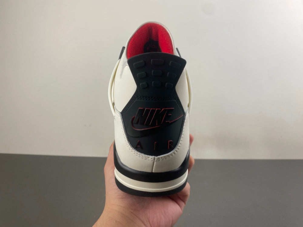 Air Jordan 4 "Flight Club"