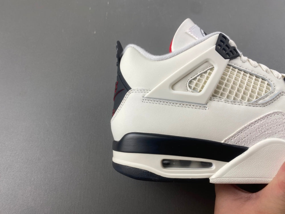 Air Jordan 4 "Flight Club"