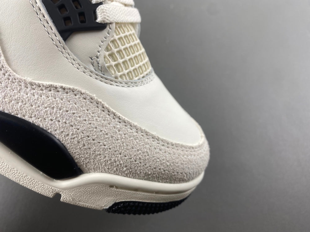 Air Jordan 4 "Flight Club"