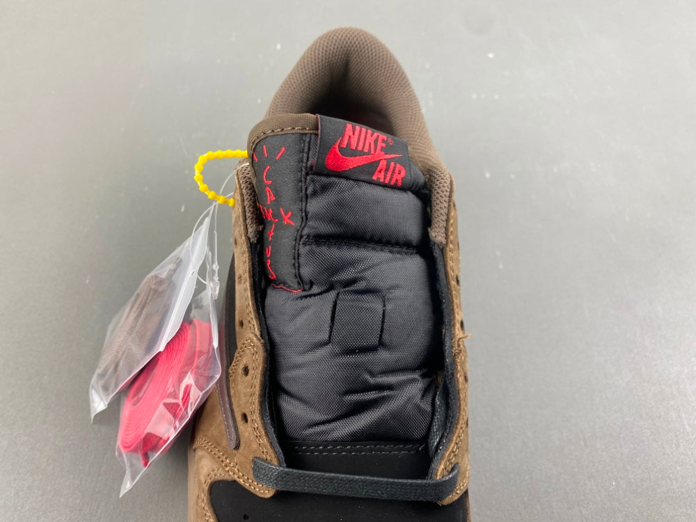 Air Jordan 1 Low OG SP x Travis Scott en color "Velvet Brown" y "Dark Mocha"