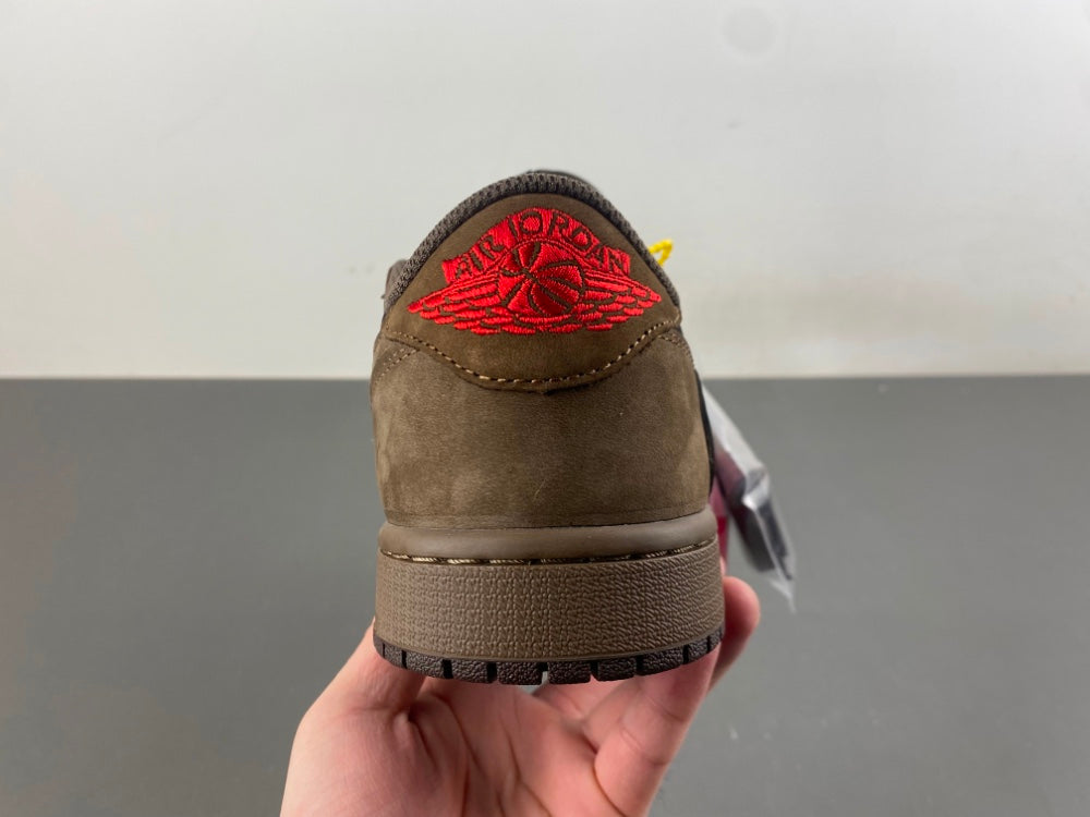 Air Jordan 1 Low OG SP x Travis Scott en color "Velvet Brown" y "Dark Mocha"