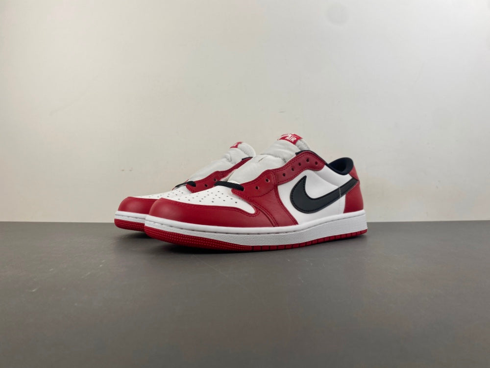 Air Jordan 1 Low OG Chicago.